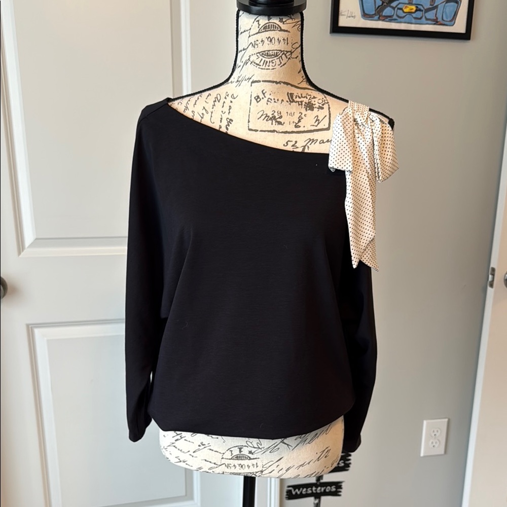 White House Black Market Black Top